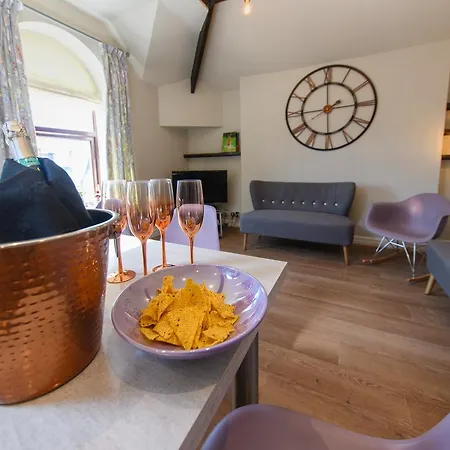 Holidays Suites *